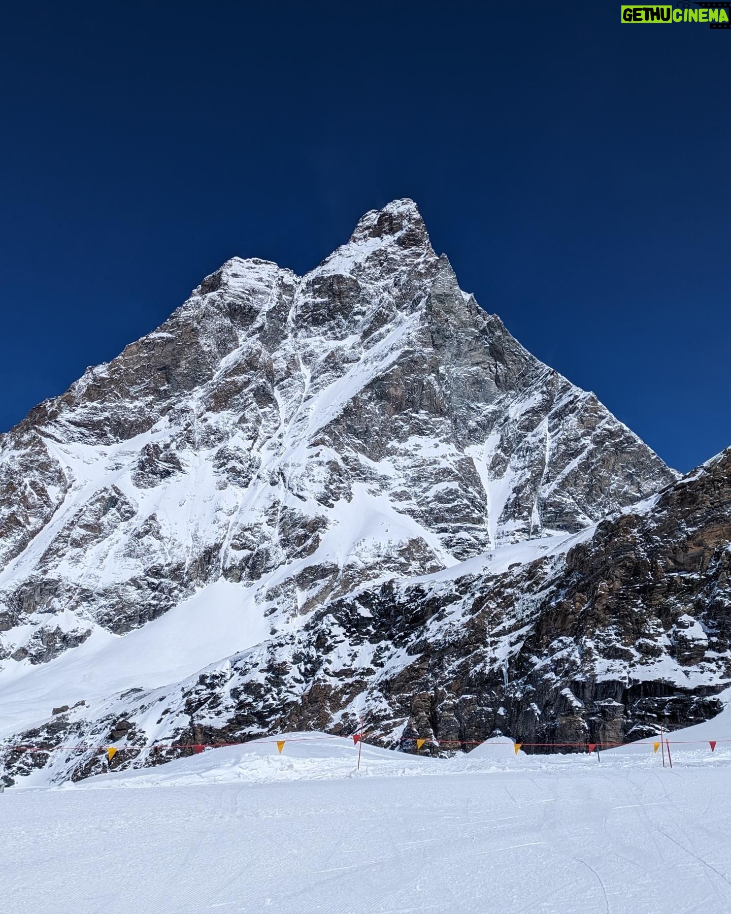 Marisa Passera Instagram - Questa settimana ci ha fatto girare la testa. Grazie Cervinia è stato bellissimo, torneremo presto. ☀️❄️ @radiodeejay @cervinoskiparadise