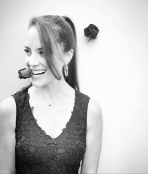 Marisol del Olmo Instagram - La vida (con sus respectivas revolcadas chingonas) nos sigue rodeando de personas que nos quieren bonito y  que nos enseñan a querer(nos) bonito. 

Y si… enamórate de ti, de la vida y luego, de quien tú quieras.
Y ames a quien ames, porfis, ten un FELIZ día.🤍

#MarisolDelOlmo #marisoldelolmo  #sanvalentin #valentinesday  #selflove  #amorbonito