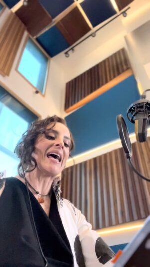 Marisol del Olmo Instagram - No se qué es más grande, si  el valor o la nostalgia…. Hahaha
En enero de este año grabamos un promo y apenas estábamos montando las canciones…
230 funciones después, estamos 5 semanas de que este barco llegue a puerto. Un buen puerto. Los voy a extrañar con el alma @mammamia_mx ♥️✨ @teatroinsurgentes