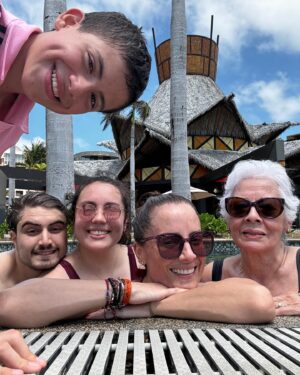 Marisol del Olmo Instagram - Tuvieron que pasar 49 …para que llegara el MEJOR CUMPLE DE MI VIDA!! 
Gracias a los que vinieron, a los que cantaron, a los que me llenaron de bonito, a mi mamá, a mis hijos (los 3♥️), a mis amigos, a mis amigos que son amores... Gracias a DIOS por Un cumple en salud, en amor, en bendiciones… en plenitud!!
GRACIAS @rosaterrazo @bernardolopezg @lezliegarcialg por hacerlo único e inolvidable.
Gracias a mis @mammamia_mx y a mis @elangeldeauroraof en el mejor lugar y en el mejor momento 
♥️✨ GRACIAS !!!