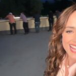 Marisol del Olmo Instagram – La foto. 
La foto de la foto. 
(… o el “cómo se ve de afuera”.)

Elige tus batallas y aunque parezca fuertísima e inconcebible tu “deslealtad” al mundo. 
ELÍGETE A TI.  Antes que a nadie … 
Quiérete a ti, cuídate a ti , defiéndete a ti. 
Tú eres el mejor motivo.