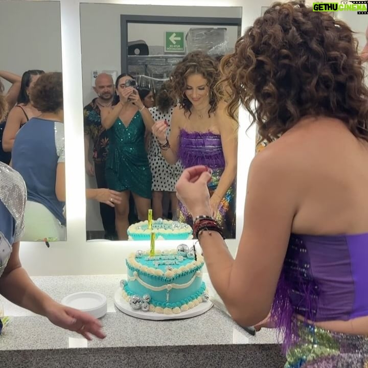 Marisol del Olmo Instagram - Tuvieron que pasar 49 …para que llegara el MEJOR CUMPLE DE MI VIDA!! Gracias a los que vinieron, a los que cantaron, a los que me llenaron de bonito, a mi mamá, a mis hijos (los 3♥️), a mis amigos, a mis amigos que son amores... Gracias a DIOS por Un cumple en salud, en amor, en bendiciones… en plenitud!! GRACIAS @rosaterrazo @bernardolopezg @lezliegarcialg por hacerlo único e inolvidable. Gracias a mis @mammamia_mx y a mis @elangeldeauroraof en el mejor lugar y en el mejor momento ♥️✨ GRACIAS !!!