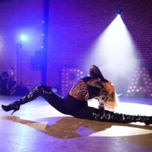 Marissa Heart Instagram - ✨🖤 GOOD GOOD 🖤✨

Dancing this piece felt even better the second time around 🥹 Just forever in love with creating, feeling, expressing, moving, and every single element that this beautiful art form of DANCE has brought into my world 🤍✨

I can’t wait to dance with you TONIGHT at my 2 weekly classes @theplaygroundla xx 👠

430-530pm beg/int heels
6-730pm int/adv heels

Filmed & produced by @redllama.media 🎥
Song “Good Good” by @tanerelle🎶 
Heartbreaker @marissaheart 💔
Location @theplaygroundla ✖️
Choreography @marissaheart @heartbreakheels ✨

#goodgood #tanerelle #technique #lines #performance #confidence #marissaheartchoreography #dance #love #heels #woman #womenempowerment #girlpower #strength #heartbreaker #playgroundla #heartbreakheels