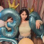 Mariya Nagao Instagram - 30歳になりました💜 カウントダウンは大切な友達がちらし寿司を作ってくれて、飾り付けもしてくれました！ケーキもかわいすぎたっ 歳を重ねるごとに大切なものがわかってきた気がして本当に恵まれた環境で過ごせてるなと実感してます。 時間が進むのは焦ったり嫌だったりしたけどこんなに幸せに過ごせてるならいくつになっても後悔はないむしろおばあちゃんになるまでこのまま突き進みたい！ 30代もめちゃ楽しく生きます！ 3月31日の誕生日イベントもたのしみー😌💜
