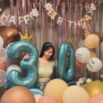 Mariya Nagao Instagram - 30歳になりました💜 カウントダウンは大切な友達がちらし寿司を作ってくれて、飾り付けもしてくれました！ケーキもかわいすぎたっ 歳を重ねるごとに大切なものがわかってきた気がして本当に恵まれた環境で過ごせてるなと実感してます。 時間が進むのは焦ったり嫌だったりしたけどこんなに幸せに過ごせてるならいくつになっても後悔はないむしろおばあちゃんになるまでこのまま突き進みたい！ 30代もめちゃ楽しく生きます！ 3月31日の誕生日イベントもたのしみー😌💜