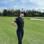 Mariya Nagao Instagram - アップグレードゴルフ収録⛳️ @up_grade_golf もう暖かいと思ったら風が冷たかったまさかの寒い日もあるのでラウンドに行く際は上着も持って行ってね😌 @pxgjapan ウェアかわいい🩵パンツは少しデニムっぽくなってる