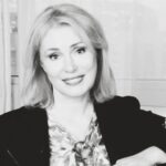 Mariya Shukshina Instagram - #марияшукшина С Рождеством Христовым всех вас, дорогие моему сердцу люди! 2022 год начался с насилия… И тем более в канун Рождества. Но мы ведь с вами стойкие оловянные солдатики, мы люди верующие, а значит, крепкие духом. И мы будем благодарить Господа за все Его скорби и милости, явленные нам в ушедшем времени! За тяготу и избавление! За пережитые страхи и обретённое дерзновение перед лицом лжи и лицемерия! За дух свободы и жажду правды, с такой красотой, проявившиеся в Людях, Героях нашего времени! Низкий Всем поклон и сердечная благодарность вам за ваши смелые труды, за светлый ум и трезвомыслие! Благодарю Бога за Вашу дружбу и любовь, мои добрые друзья! Будьте хранимы Небом! Вера без дел мертва. #рождество #рождествохристово #новыйгод #2022 #люди #мирвсем