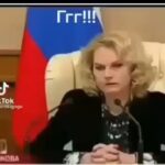 Mariya Shukshina Instagram - А на ум строчки из стихов любимого моего актера Леонида Филатова как-то сами вдруг приходят.. )) Утром мажу бутерброд - Сразу мысль: а как народ? И икра не лезет в горло, И компот не льется в рот! Ночью встану у окна И стою всю ночь без сна - Все волнуюсь об Расее, Как там, бедная, она? *** Там собрался у ворот Энтот... как его... народ! В обчем, дело принимает Социяльный оборот! *** Вот министр - мне не враг, Всё как есть сказал, без врак, А ведь он мужик неглупый, Не гляди, что он дурак. *** Он тебе все "йес" да "йес", А меж тем всё ест да ест. Отвернись - он полРасеи Заглотнёт в один присест! *** Ты опять в свою дуду? Сдам в тюрьму, имей в виду! Я ж не просто балабоню, Я ж политику веду!
