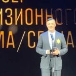 Mariya Shukshina Instagram - @egorberoev Егор Бероев! Браво! Перед тем, как выйти на сцену, Егор поделился со мной своими мыслями, ну, а вы уже знаете, моя поддержка будет всегда 💯 таким поступкам. И, да, это именно Поступок - выйти на публику с желтой звездой Давида - в наше время тотальной массовой лжи! Ничто не забыто, господа неофашисты! Но самая главная поддержка Егора - это его жена Ксения Алферова @ksenialferova , которая, я знаю, всей душой переживает за то, что происходит в нашей стране, за людей, и тот же праведный гнев в ее сердце на разделение общества, навязанное нам всем сверху, и попрание принципа добровольности, о котором нам только недавно говорил президент... Спасибо вам, дорогие ребята! Нашего полку прибыло! Уррра! #мынерабы #россия #москва #питер #калининград #новосибирск #екатеринбург #казань #казахстан #нижнийновгород #челябинск #самара #омск #ростовнадону #уфа #красноярск #воронеж #пермь #волгоград #краснодар #тюмень #владивосток #сочи #нальчик #курск #урал #хабаровск #якутск #сахалин #краснодар #бурятия