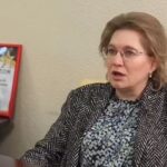 Mariya Shukshina Instagram - Все правильно говорят уважаемая Ольга Анатольевна Голубовская, главный инфекционист Украины, доктор медицинских наук, профессор. Нельзя потворствовать расколу в обществе. Раньше для разжигания ненависти использовали национальность или религию, теперь для этого используют обычную простуду. А люди просто задают вопросы. Думающие люди, подчеркну. Вот, посудите сами (с моей страницы в фб): "Не дают смотреть, писать комментарии. Поделилась публикацией, всё зарубили. Берут нагло нахрапом, силой. А почему ничего не объясняют? Почему от людей прячут? Уже есть команда детей с 5 лет колоть этой отравой. Почему власти не остановят это безумие? Кто нас защитит?" "Если вы силой заставляете людей, почему нельзя всё разъяснить? Тогда люди сами захотят сделать этот проклятый укол!!! А вы скрываете, убираете всю инфо. Вот и идёт протест! Пусть умрём, но без этой отравы." "Все верно сказано. Правда - она одна. Она может быть не удобная, может мешать чьим-то планам. Пытаясь разобраться, задаем вопросы (и это для думающего человека естественно не принимать на веру чьи то слова), и на все наши вопросы нет ответов - только обвинения и оскорбления слышим в ответ. Сейчас главное выстоять под натиском пропаганды. Никто не говорил, что в борьбе за Правду будет легко. Никогда такая борьба не была лёгкой" "Уважаемая, Мария !Вы достойное продолжение своего великого отца.Однако вас услышат только нравственные люди.К сожалению работа,которая началась как идеологическая война, дала тот результат, на который рассчитывали её идеологи. Увы, но такова печальная реальность. Высоко моральных людей удерживает от уныния только вера в то ,что "Добро победит зло !" Нас (думающих так же, как вы) радует то,что ваш голос слышен. Мы ждём ваших умных и добрых слов. Добра вам ,счастья, здоровья и всех благ!" "Я , наверное, открою для многих элементарную истину: вакцинация полностью провалилась....Посмотрите на графики заболеваемости по миру за период пандемии, количество привитых растёт и количество заболевших растёт. Надеюсь, математику все в школе учили. Не претендую на абсолютную истину, возможно кто то сможет привести научные (просьба не путать с хамством) контраргументы" ✅ПОЛНОСТЬЮ см. в телеграм