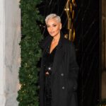 Mariza Instagram – Começam as propostas de looks para esta época festiva… muito brilho a caminho para este e para os próximos looks ✨
O que acham deste all black? 🤭
📸 @luismoreira.lm