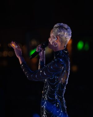 Mariza Instagram - Quase quase a entrar no mês do amor … ❤️