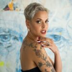 Mariza Instagram - Por aqui estamos a todo o vapor, 2024 vai ser o ano de colher todos os frutos de tanto trabalho 🎵 E vocês? Já definiram os vossos planos? Já estabeleceram as vossas metas? Este ano é nosso 💙 📸 @luismoreira.lm