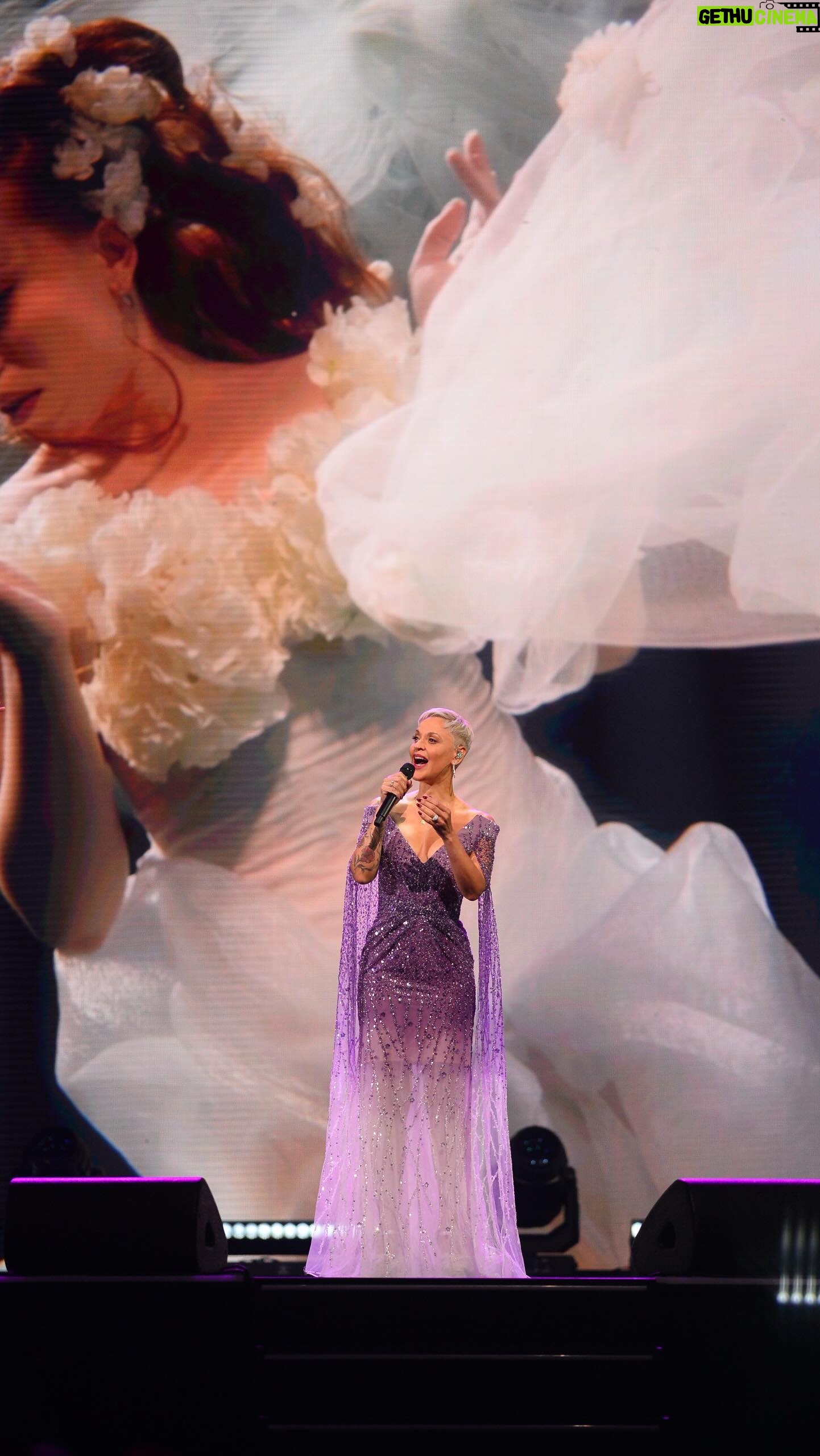 Mariza - 5.1K Likes - Temos palavras para este momento com a @marizaoficial? NÃO! 🤩🤍
#sic #associacaosaracarreira #galadosonhos #musica #magia #amor #solidariedade