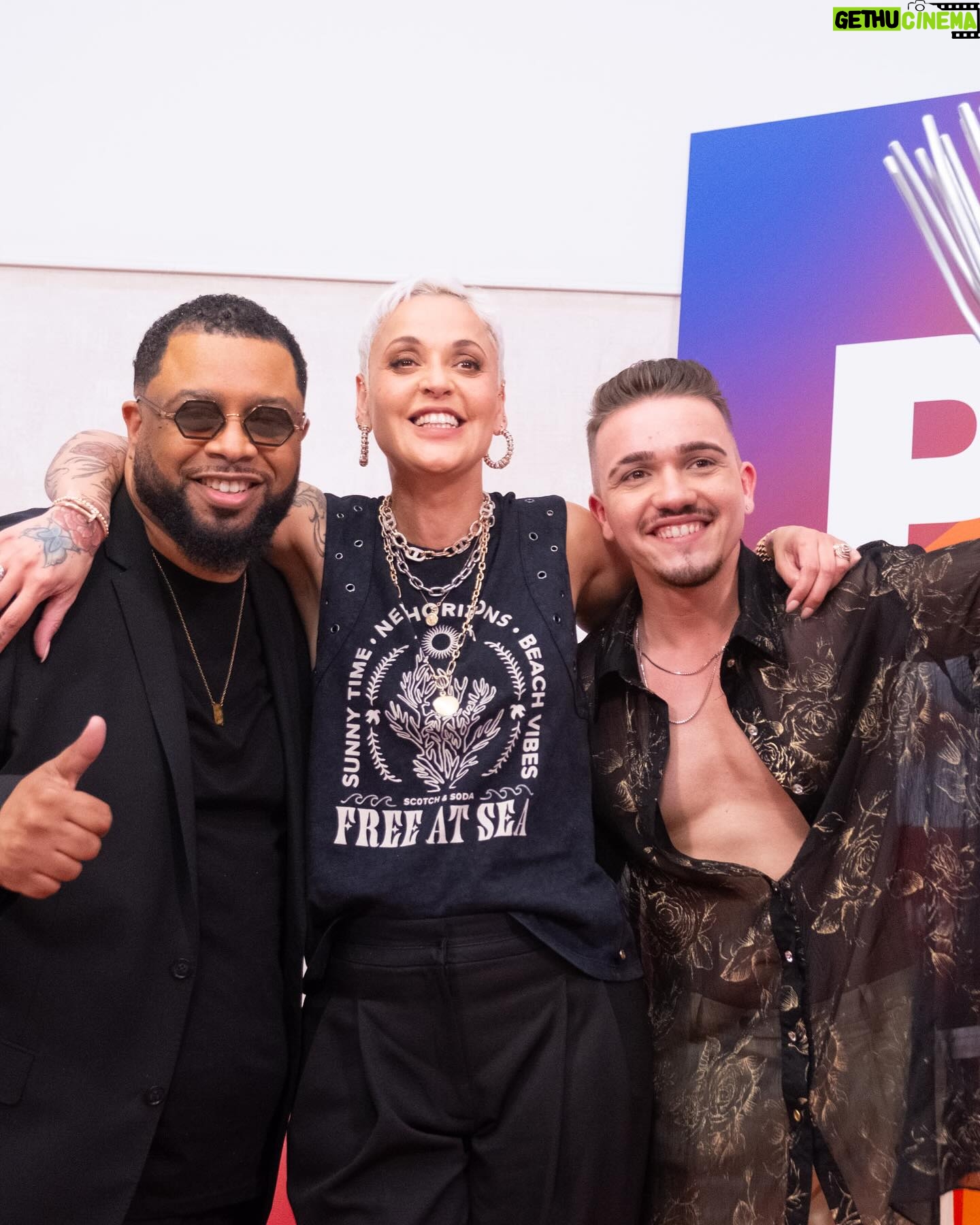 Mariza Instagram - Obrigada. Obrigada portugueses, obrigada @calema507 e @nunoribeiro_oficial, obrigada @playpremiosdamusicaportuguesa e @vodafonept . “Maria Joana” sempre foi vossa. É um prazer levar para casa esta esta distinção de melhor canção. A cultura portuguesa vale a pena, Até já ❤️ @ruelamusic @warnermusicpt