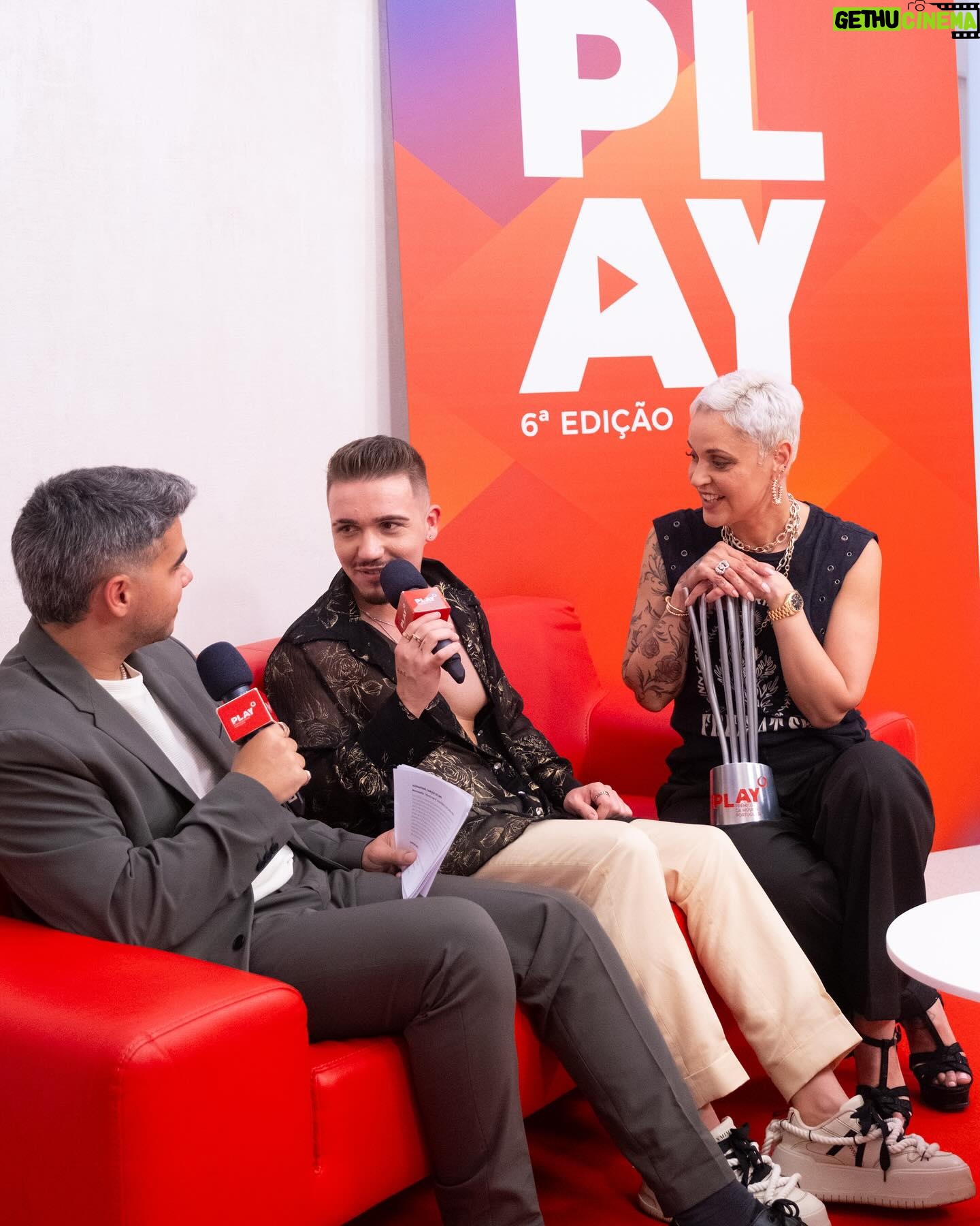 Mariza Instagram - Obrigada. Obrigada portugueses, obrigada @calema507 e @nunoribeiro_oficial, obrigada @playpremiosdamusicaportuguesa e @vodafonept . “Maria Joana” sempre foi vossa. É um prazer levar para casa esta esta distinção de melhor canção. A cultura portuguesa vale a pena, Até já ❤️ @ruelamusic @warnermusicpt