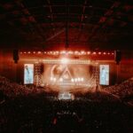 Mariza Instagram - Quero aproveitar estas fotografias maravilhosas de ontem à noite e felicitar @fradique_calema e @anthon507_calema , pelo percurso que têm feito e culminou ontem na @meoarenaoficial numa noite inesquecível que se repete hoje, parabéns @calema507 e parabéns a todos os que fazem parte desta equipa extraordinária! 🎶 Ainda uma referência e um obrigada ao nosso querido amigo @nunoribeiro_oficial com quem em conjunto sacudimos este ano o país com aquela que pode muito bem ser a canção do ano portuguesa 🚌