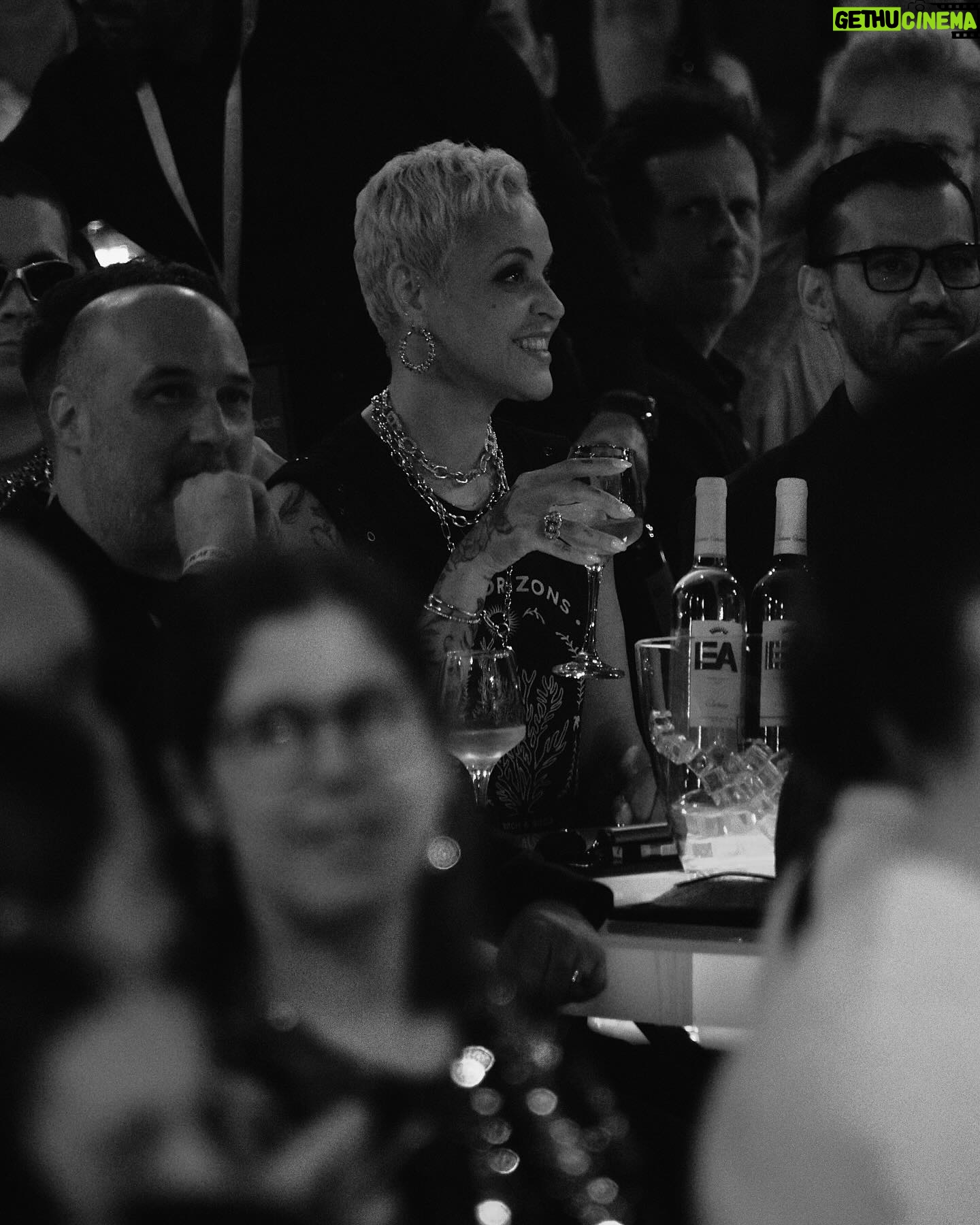 Mariza Instagram - Obrigada. Obrigada portugueses, obrigada @calema507 e @nunoribeiro_oficial, obrigada @playpremiosdamusicaportuguesa e @vodafonept . “Maria Joana” sempre foi vossa. É um prazer levar para casa esta esta distinção de melhor canção. A cultura portuguesa vale a pena, Até já ❤️ @ruelamusic @warnermusicpt