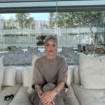Mariza Instagram – Hoje, 25 de abril, celebramos a liberdade e a democracia. Há 50 anos atrás, Portugal, deu um passo corajoso em direção a um futuro mais justo e livre. Que possamos sempre valorizar e lutar pela nossa liberdade, não esquecendo que passa por respeitar o próximo!
Viva o 25 de abril!