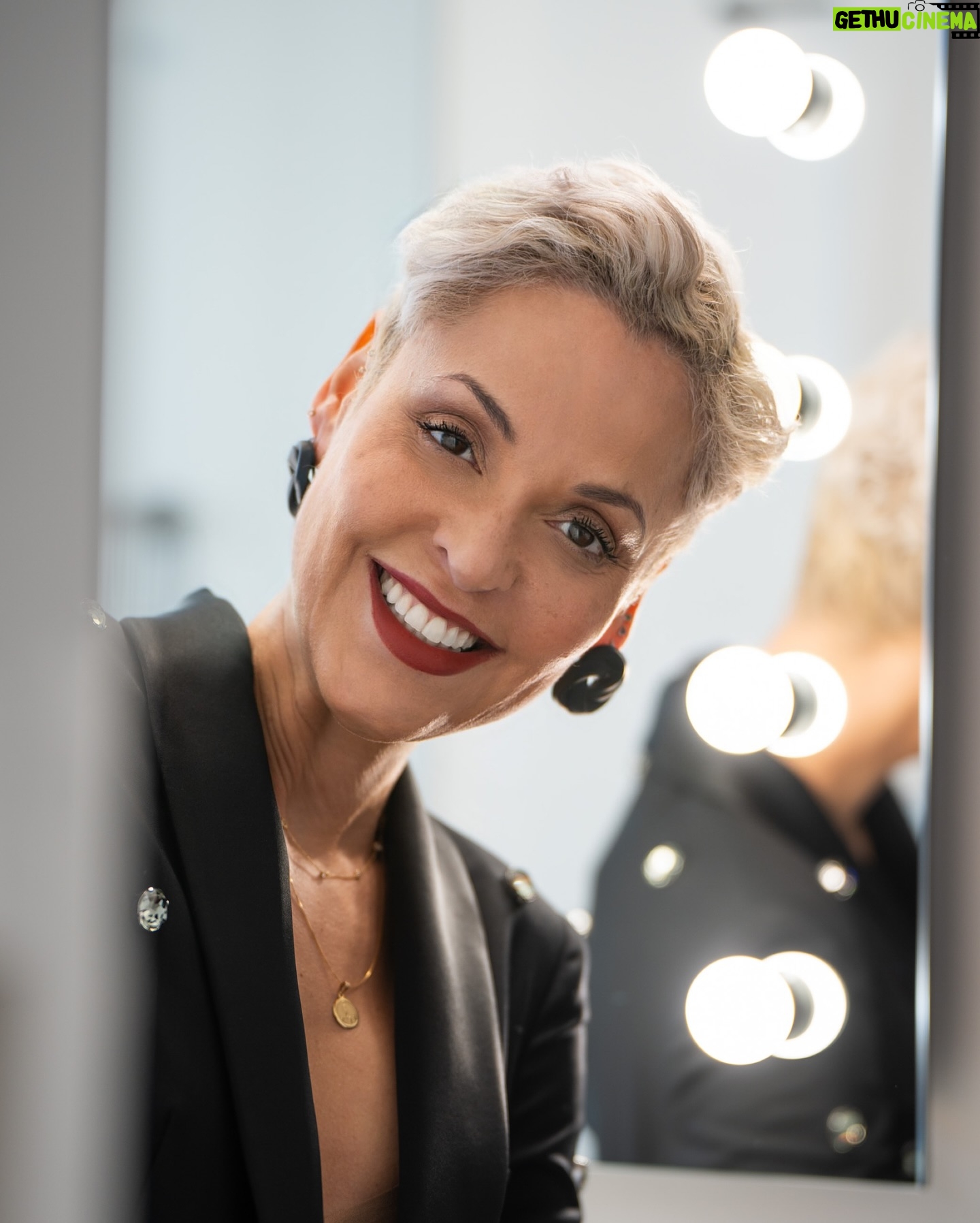 Mariza - 5.6K Likes - Dia 25 de Abril estarei em Porto Alegre 🇧🇷 no Teatro Bourbon Country, quem é que lá vai estar?
Espero por todos vocês 🎶