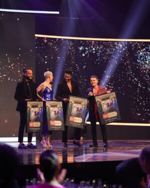 Mariza Instagram - Sobrem ontem no aniversário da @tvioficial 📺
E não esquecer… Maria Joana é tripla platina 💿
@calema507 @fradique_calema @anthon507_calema @nunoribeiro_oficial 

📸 Rui Valido