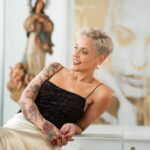 Mariza Instagram - Nesta época de Páscoa, que cada um de nós possa encontrar momentos para refletir, renovar e celebrar. Que a esperança se renove nos nossos corações e nos inspire a olhar para o futuro com olhos de quem vê além dos desafios. Desejo a todos uma Páscoa repleta de luz, amor e união. Que possamos partilhar não apenas os chocolates, mas também gestos de bondade e palavras de conforto. Feliz Páscoa! 🌸✨