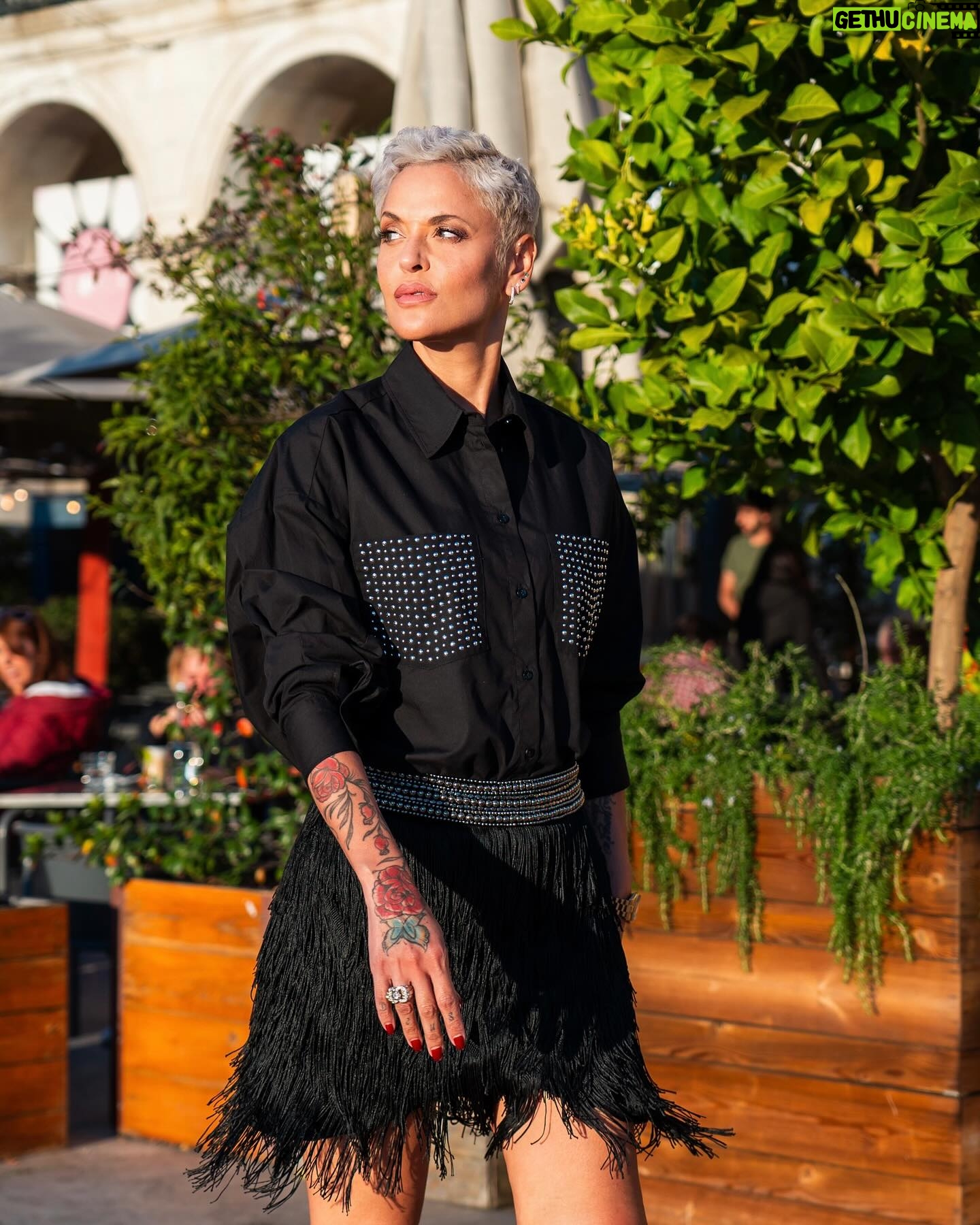 Mariza - 6.4K Likes - Mais três dormidas até ao Natal 🎄
Época do amor, da família, da partilha, da luz, sejam felizes ❤️
📸 @luismoreira.lm
