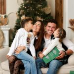 Marjorie Magri Instagram – La Navidad para mí son ellos, mis hijos ❤️ agradecer cada día a Dios por sus vidas, por escogerme, y hoy más que nunca en la Noche Buena, que mejor momento para agradecer que la llegada del niño Dios. 

Desde aquí les deseamos a todos una Feliz Navidad, llenos de amor y prosperidad, de todas las bendiciones de Papá Dios. 

Oramos por quienes un día como hoy están lejos de sus familias, librando batallas de vida, por los que han perdido un ser querido, por los que no tienen un plato de comida o un techo que los cobije🙏🏻

A ti Papá Dios, gracias por tanto siempre para mi vida 🙏🏻

FELIZ NAVIDAD MI GENTE BONITA ❤️ 

Pic by: LA MEJOR! @vialibrephotography 
Gracias amiga por hacerme atesorar tantos momentos 🫶🏻