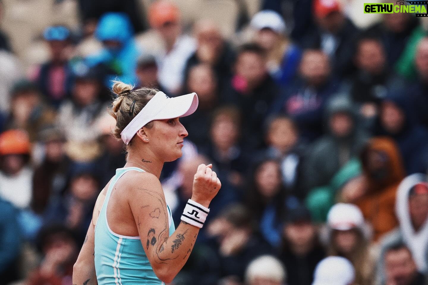 Markéta Vondroušová Instagram - we move on🤞🏻⚡️🥰
