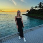 Markéta Vondroušová Instagram - happy kid🤍 @ritzcarltonmaldives