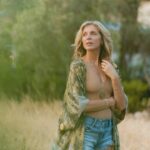 Marla Maples Instagram - Reach deep within yourself for peace… Reach deep within yourself for joy… Being able to raise our hands up & say thank you is such a great way to celebrate life and be open for new beginnings 🙌 Let’s begin again each day replacing any old un-serving patterns and thoughts with an attitude of gratefulness… And don’t forget to move your body, as that helps breaks through any lingering anxiety🌟 #Gratitude #NewBeginnings #SelfCare #MentalWellness Tools I use to help quiet a busy mind; prayer, breathwork, sacred high vibrational music, sunrise gazing & time on my Bemer (PEMF)🧘