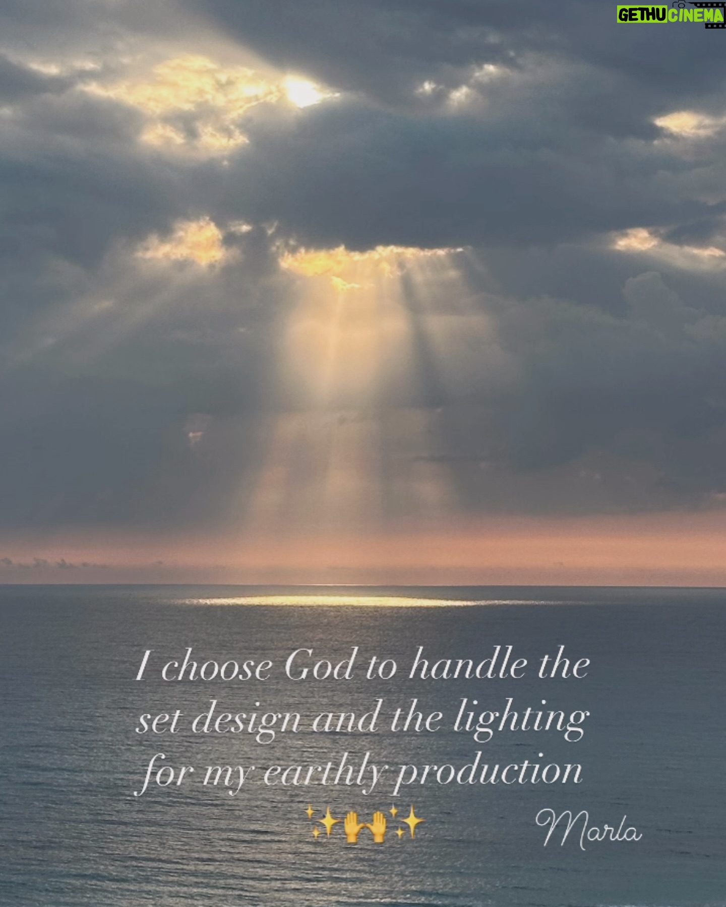 Marla Maples Instagram - 🌞Happy Sunday Morning ☀️ As I stepped out to pray this morning, this magnificence was awaiting me. I pray the signs of God in action will Light your way today and always. ✨🙌✨