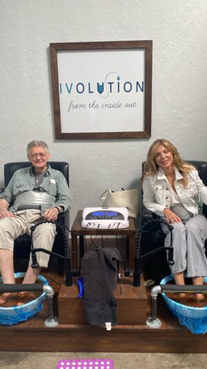 Marla Maples Instagram - Back with my dad and introducing him to new things, again 😁 
After a trip to the oral surgeon for extractions my wise & beautiful friend @vanderkimberly suggested I take dad immediately for a vitamin C IV drip. The vitamin C helps so much with the healing process. Dad had no pain all night and drank lots of smoothie superfood treats all day. 
Of course, I couldn’t miss the chance to share an ionic footbath detox with him, and I loaded up on glutathione, magnesium, vitamin C, and copper gluconate. #dadsanddaughters #wellness #IVTherapy #vitamindrip #ionicfootdetox