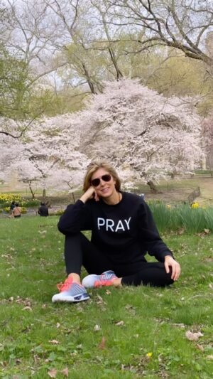Marla Maples Instagram - 🎶Thought you should know …. your prayers are never wasted 🎶 Even in an upside down world, we find our way right side up 🙌  Yesterday I was feeling the emotions of lifetimes.  As an empath I was feeling the souls and pain of those I crossed paths with along the way.  It was deep, it was raw, and I let the tears flow. 
I’m learning to surrender… to allow the emotions to flow and then find my way back to my breath and let it sooth my heart. 
The park called to me, with my soul friend by my side we embraced the truth, the beauty, and of course became playful in nature. 
Prayers are never wasted 🙏