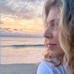 Marla Maples Instagram - ☀️Good morning☀️ Sharing sunrise thoughts with you and the way I love to begin my day. May this day bless you and may you be a blessing to all those you encounter. Remember, you were created to enjoy this life, to reflect Gods love, to share joy in this life, to remember that you are the Light and connect to that Light and be the Light. #morningmotivation #inspiration #spokenword #sunrise #God
