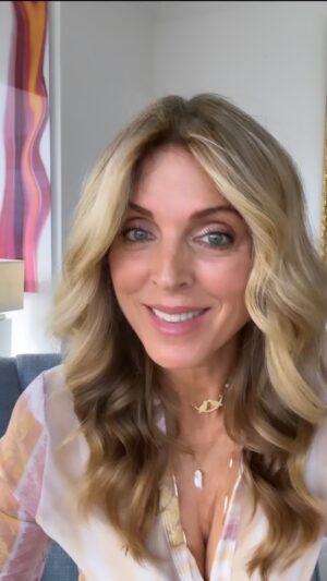 Marla Maples Instagram - Conscious, compassionate conversations ✨🫶✨ That’s what we need more of in our lives today! This will keep our hearts healthy and happy, and let’s be honest, it will also help change the current dynamic of separation. I am full in for this, what about you? 
 (If you love the love bird necklace as I do, the link is in my bio). 🕊️ #consciousness #compassion #conversations #healthyheart #heartcentered #inspire #inspiration #consciouscompassionateconversation #marlamaples #wellness #love