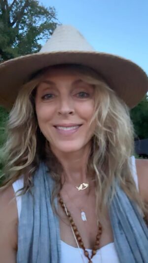 Marla Maples Instagram - The heavens are open ✨ Sending prayers from a gateway to the nation here at the Tennessee river.  1000’s of sweet souls ran &  prayed around the city. The journey began and ended at Ross’s Landing which was a departure point for Indian deportation. In May 1837, approximately 350 Muscogee (Creek) Indians who had taken refuge in the Cherokee Nation were rounded up at gunpoint and brought to Ross’s Landing where they were put on boats and forced west. May this never happen again and may their spirits soar and this land be healed #womenoffire #reign2023
