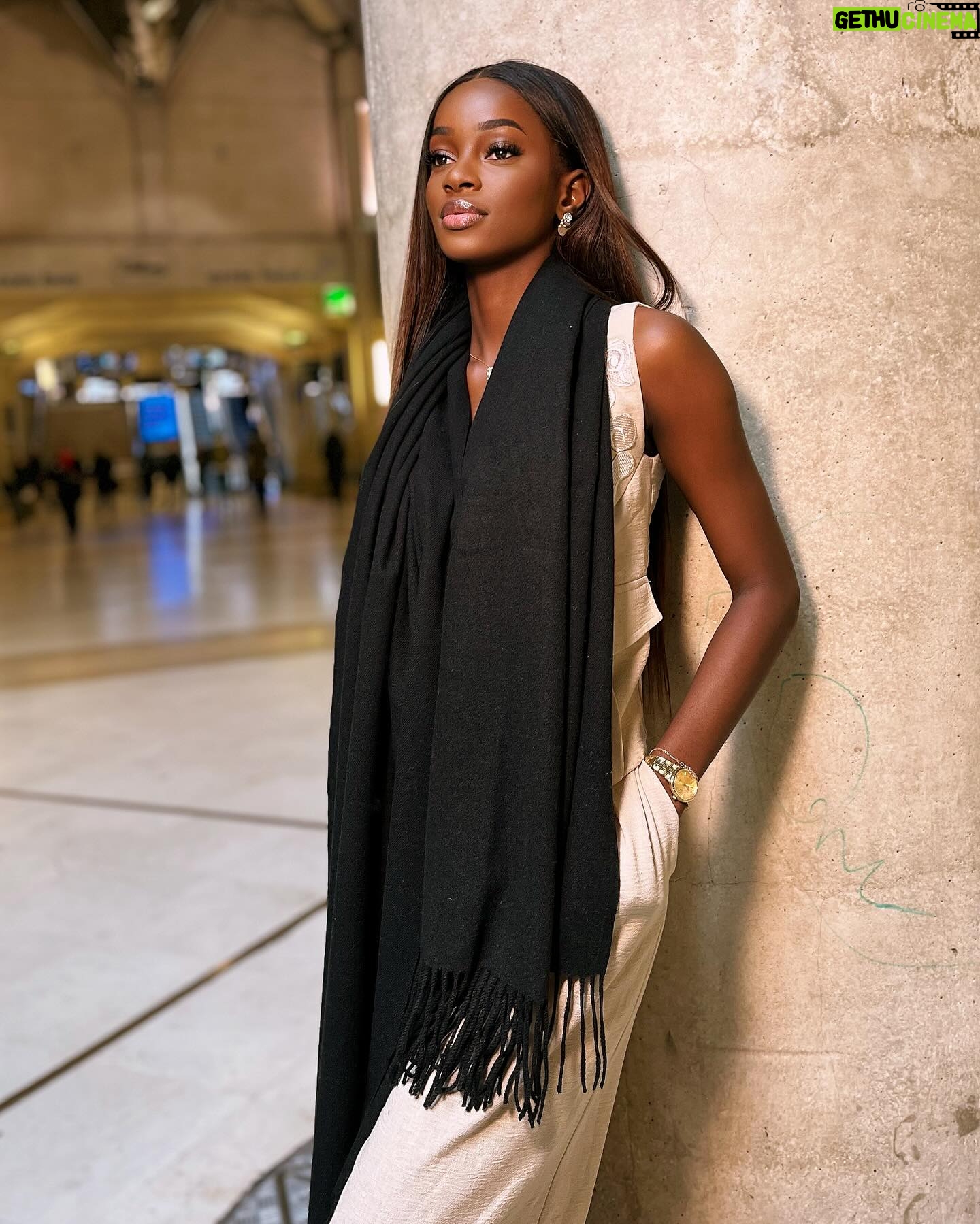 Marlène Kouassi - 6K Likes - Il faut toujours croire au soleil, parce qu’il reviendra toujours.
📸: @armel_dubleu 😌