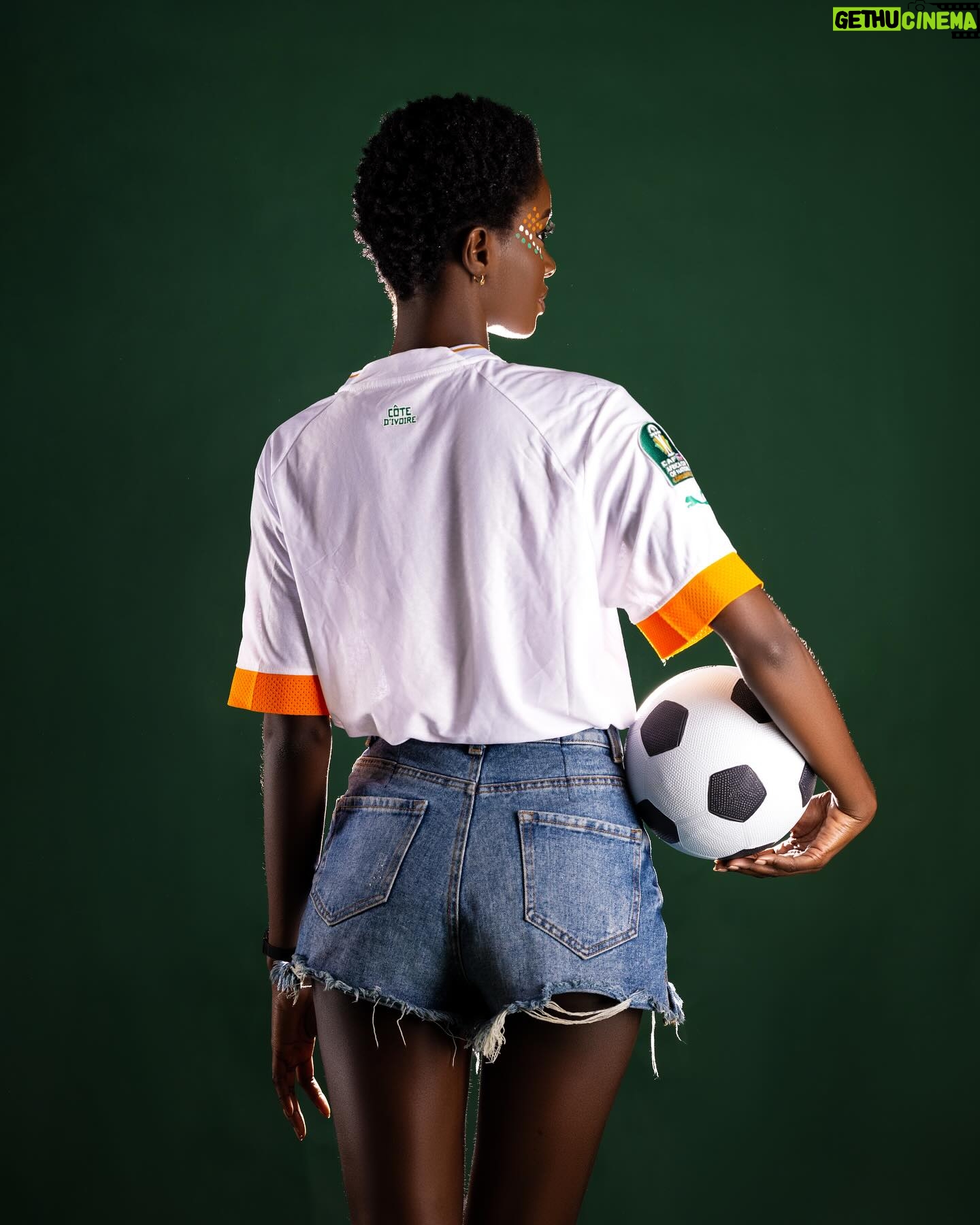 Marlène Kouassi - 10.2K Likes - À quelques heures de cette grande célébration du football africain
Nous vous disons AKWABA en terre d’eburnie
Que cette CAN de l’hospitalité soit l’une des plus belles expériences pour vous !
Vive les Éléphants !
Vive la Côte d’Ivoire !
Et Vive l’Afrique !
📸 : @jeangoun
💋: @makeup_bydelapriere
🎨 : @j_elie.kore
#Team225 #cancotedivoire23
#MissCi2022
