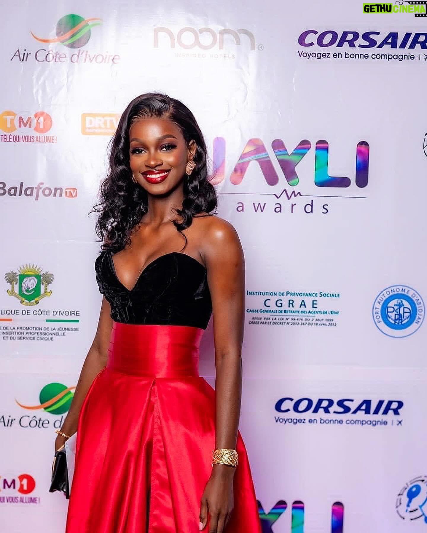 Marlène Kouassi - 8K Likes - Jayli awards night , une soirée riche ✨
📸 : Le Grouilleur 3.0
💄: @emma_laperle
👗: @kvmbyvickykambou