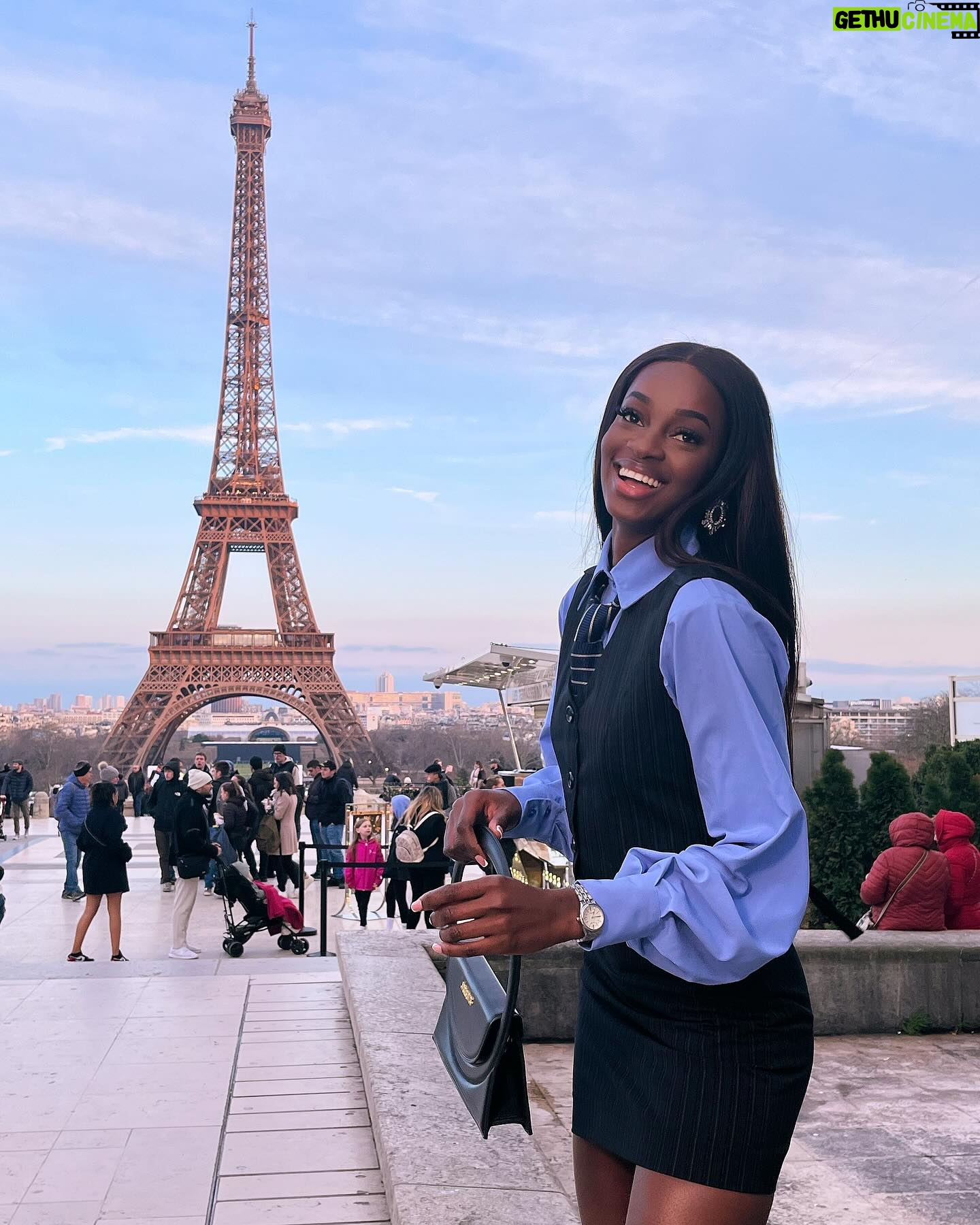 Marlène Kouassi - 7.3K Likes - Slightly Parisian🥰
📸: @armel_dubleu
👔: @kvmbyvickykambou