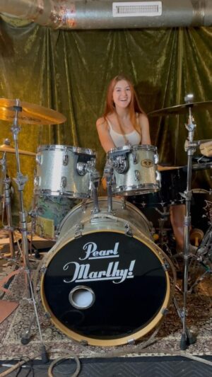 Marlhy Murphy Instagram - guess that song for #sundaydrumday 🧡⚒ #drummer
