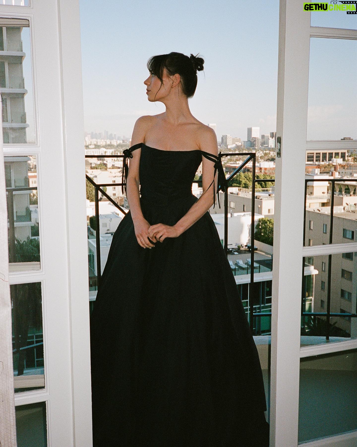 Marlo Kelly - 11.1K Likes - A brilliant night 🖤 👽
@netflix @3bodyproblem
@viviennewestwood // @shrimptoncouture
Stylist: @sarahslutsky
Hair: @ryanrichman
MU: @jentioseco
Shoes:@blacksuedestudio
Jewellery: @evafehren
Photos: @braydenharry