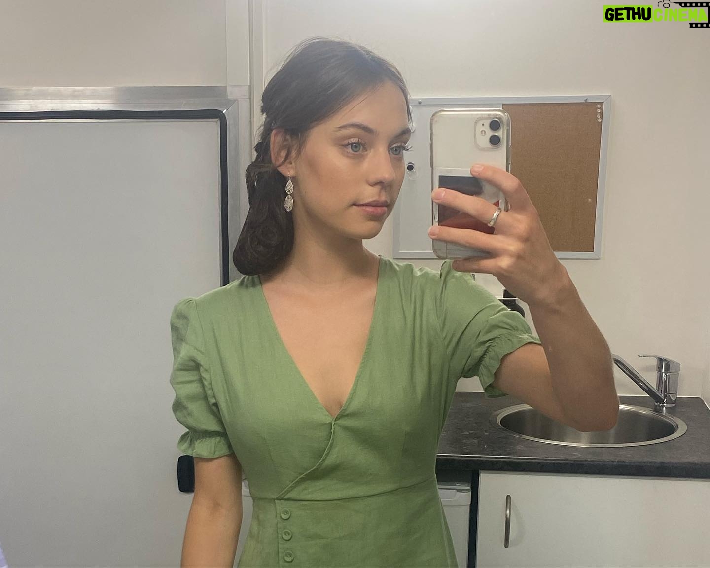 Marlo Kelly - 14.5K Likes - Joe vs Carole is now live on @peacocktv & @stanaustralia !!
What an absolute blast & privilege to represent the Baskin family as Carole’s incredible daughter, Jamie!!
Thank you Kate McKinnon & @kyle_maclachlan, for cradling me in your parental arms (you pair of dreamboats) and for making me smile ear to ear everyday on set.
❤️🔥🐅