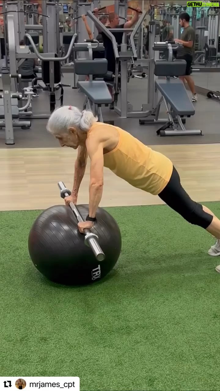 Marlyne Barrett Instagram - No Excuses! Repost: @mrjames_cpt #workout #health #mondaymotivation