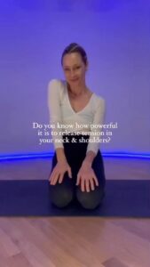 Marnie Alton Instagram - Let’s talk mental health 💙 Stretching out your neck & shoulders not only releases physical tension, it also helps to calm your nervous system & can even reduce anxiety. Try these stretches anytime you feel like you need a little love. Like & save this short series or you can check out the full 20min stretch flow online at M/BODY! (link is you know where 😉) #mbodyglobalfam #mentalhealthmatters #shoulderstretch