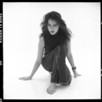 Marsha Vadhanapanich Instagram - น้าชำนิ ฝากภาพที่น้าชำถ่ายช่าตอนนั้นอายุ20ปลายๆมั้ง ให้พี่ใหม่รัชดา ช่างผมคนสวยส่งมาให้ช่า ช่าเห็นละนึกถึงตอนตัวเองบ้าถ่าย ฟิลม์กล้องขาว ดำอย่างเดียวไม่มีสี เรียนตั้งแต่่ใส่ฟิล์มเอง ล้างเอง ตั้งแสงกล้องเอง เป็นฟิล์ม แท้ เรียนนานจนหลงใหลจะทำสตูดิโอเองเลย ❤️ ติดว่างานเยอะ เรียนละก็หายไปทำละครบ้าง อั้ลบั้มบ้าง ช่วงนั้นรู้สึกตัวเองอิสระ ไม่ต้องมาคอยลงไอจี เฟสบุ๊ค คิดถึงก็ไปหากันเจอกันเลยใช้ชีวิตแบบ อยากเรียนอะไรก็เรียน ชอบงาน Art วาดรูป เย็บผ้า เพ็นท์แก้ว อีกหลายอย่าง แยอะ ชอบงาน Art จน Ai เข้ามา เริ่มไม่ธรรมชาติละ ชอบตอนเขียนจดหมายตอบแฟนคลับ ขอบคุณน้าชำนินะครับ บอกให้ช่าไปเรียนฟิล์มขาวดำ จนช่าไปใช้ใน concert Marsha my Refrection จัดนิทัศการเอาภาพขาวดำช่า ที่อาจารย์สอน มาถ่ายในงาน concert ทั้งงาน ตั้งแต่ซ้อมจนเล่นจริง ละเราก็เอาภาพขาวดำช่าเองมาประมูล ได้เงินก็ไปบริจาคตามที่ต่างๆหลายที่เลย ทีลำบาก ได้หลายทีอยู่ ถ่ายรูปขาวดำเเบบนี้ช่าชอบเพราะไม่ต้องมองสี มองแต่ทางแสงเพราะทุกอย่างในโลกสายตาช่าตอนนั้นไม่คิดถึงสี มองหาแต่่ทางแสง ทุกอย่างทีมองสมองเห็น และจินตนาการภาพที่จะถ่ายคือขาวดำหมด เปิดหน้ากล้องให้ดีด้วย รับแสงมากก็จ้าไป ไม่งั้นก็มืดไป แต่่ที่น่าเสียดายกว่าคือ ตอนนี้ไม่รู้สึกสนุกเท่าตอนนั้น ทุกอย่างมันเร็วไปหมดละ สะดวกสบายไปซะเกินไป เมื่อก่อนล้างภาพในห้องแดงรอภาพขึ้นจะออกมาเป็นไง ลุ้นสุด หลังล้างน้ำยาภาพจะขึ้นขาวดำ บางอันมืดมาก บางอันสวยก็มีอยู่ เคยลงให้ดูเหมือนกัน แต่ลบไป คนเราพัฒนาการมาเรื่อยๆสุดท้ายไม่เจอเส้นพอ ก็จะเจอเส้นพัง 📸🌿🍀🌼🌹💃🕺🏻🎼เพราะมนุษย์หยุดไม่เป็น เราอาจเจอเส้นพอดีกับชีวิตแล้วแต่เราไม่หยุด ก็สร้างก็อะไรไปเรื่อยจนถึงจุดที่ มันสบายเกินจำเป็นไปแล้ว มาถึงขนาด หายใจกันไม่ได้ด้วยการก่อสร้าง ฝุ่นละออง ก็คิดเอาละกัน หายใจก็ผิดแล้วทกวันนี้ จะอยู่กันไงหายใจนีเรื่องใหญ่มาก pm 2.5 เขามาแล้วไง อะโควิดก็มาด้วย ต่อไปจะอะไร สบายแต่่กลับอยู่ยากขึ้น ที่พูดเยอะก็เห็นมาหลายอย่าง ยังคงคิดว่าความสบายมากไปเริ่มมากับอันตรายละหล่ะ ลองใครยิงนิวเคลียร์สักประเทศนึง ที่เหลือไม่ต้องถามละ ทุกอย่าง ได้อะไรมา ก็ต้องมีเสียอะไรไป ❤️🌎 สงสารโลกเราจัง🌹💐🌾☘️🌿🎋🍂🎍🍁🌷🪴🌺💐🌾🌻⭐️🌈 #marshairis