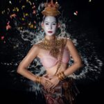 Marsha Vadhanapanich Instagram - สุขสันต์วันสงกรานต์ปี2567,2024 การแต่งกายเช่นนี้ และ การแต่งหน้าขาวนั้นเป็นวัฒนธรรมทำในพิธีการถวายตัวสมัยอยุธยา 🙏🏻 Makeup @opol_makeup Hair @tungpui69 @khanawut_ruangroj @mairatchada1 Outfit @iamphetamean Stylist @criscrisii Dresser @ppppppluem @crexmm Co-ordinator @athenzy Photographer @amatyai Studio @chamniseye #marshairis