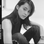 Marsha Vadhanapanich Instagram - น้าชำนิ ฝากภาพที่น้าชำถ่ายช่าตอนนั้นอายุ20ปลายๆมั้ง ให้พี่ใหม่รัชดา ช่างผมคนสวยส่งมาให้ช่า ช่าเห็นละนึกถึงตอนตัวเองบ้าถ่าย ฟิลม์กล้องขาว ดำอย่างเดียวไม่มีสี เรียนตั้งแต่่ใส่ฟิล์มเอง ล้างเอง ตั้งแสงกล้องเอง เป็นฟิล์ม แท้ เรียนนานจนหลงใหลจะทำสตูดิโอเองเลย ❤️ ติดว่างานเยอะ เรียนละก็หายไปทำละครบ้าง อั้ลบั้มบ้าง ช่วงนั้นรู้สึกตัวเองอิสระ ไม่ต้องมาคอยลงไอจี เฟสบุ๊ค คิดถึงก็ไปหากันเจอกันเลยใช้ชีวิตแบบ อยากเรียนอะไรก็เรียน ชอบงาน Art วาดรูป เย็บผ้า เพ็นท์แก้ว อีกหลายอย่าง แยอะ ชอบงาน Art จน Ai เข้ามา เริ่มไม่ธรรมชาติละ ชอบตอนเขียนจดหมายตอบแฟนคลับ ขอบคุณน้าชำนินะครับ บอกให้ช่าไปเรียนฟิล์มขาวดำ จนช่าไปใช้ใน concert Marsha my Refrection จัดนิทัศการเอาภาพขาวดำช่า ที่อาจารย์สอน มาถ่ายในงาน concert ทั้งงาน ตั้งแต่ซ้อมจนเล่นจริง ละเราก็เอาภาพขาวดำช่าเองมาประมูล ได้เงินก็ไปบริจาคตามที่ต่างๆหลายที่เลย ทีลำบาก ได้หลายทีอยู่ ถ่ายรูปขาวดำเเบบนี้ช่าชอบเพราะไม่ต้องมองสี มองแต่ทางแสงเพราะทุกอย่างในโลกสายตาช่าตอนนั้นไม่คิดถึงสี มองหาแต่่ทางแสง ทุกอย่างทีมองสมองเห็น และจินตนาการภาพที่จะถ่ายคือขาวดำหมด เปิดหน้ากล้องให้ดีด้วย รับแสงมากก็จ้าไป ไม่งั้นก็มืดไป แต่่ที่น่าเสียดายกว่าคือ ตอนนี้ไม่รู้สึกสนุกเท่าตอนนั้น ทุกอย่างมันเร็วไปหมดละ สะดวกสบายไปซะเกินไป เมื่อก่อนล้างภาพในห้องแดงรอภาพขึ้นจะออกมาเป็นไง ลุ้นสุด หลังล้างน้ำยาภาพจะขึ้นขาวดำ บางอันมืดมาก บางอันสวยก็มีอยู่ เคยลงให้ดูเหมือนกัน แต่ลบไป คนเราพัฒนาการมาเรื่อยๆสุดท้ายไม่เจอเส้นพอ ก็จะเจอเส้นพัง 📸🌿🍀🌼🌹💃🕺🏻🎼เพราะมนุษย์หยุดไม่เป็น เราอาจเจอเส้นพอดีกับชีวิตแล้วแต่เราไม่หยุด ก็สร้างก็อะไรไปเรื่อยจนถึงจุดที่ มันสบายเกินจำเป็นไปแล้ว มาถึงขนาด หายใจกันไม่ได้ด้วยการก่อสร้าง ฝุ่นละออง ก็คิดเอาละกัน หายใจก็ผิดแล้วทกวันนี้ จะอยู่กันไงหายใจนีเรื่องใหญ่มาก pm 2.5 เขามาแล้วไง อะโควิดก็มาด้วย ต่อไปจะอะไร สบายแต่่กลับอยู่ยากขึ้น ที่พูดเยอะก็เห็นมาหลายอย่าง ยังคงคิดว่าความสบายมากไปเริ่มมากับอันตรายละหล่ะ ลองใครยิงนิวเคลียร์สักประเทศนึง ที่เหลือไม่ต้องถามละ ทุกอย่าง ได้อะไรมา ก็ต้องมีเสียอะไรไป ❤️🌎 สงสารโลกเราจัง🌹💐🌾☘️🌿🎋🍂🎍🍁🌷🪴🌺💐🌾🌻⭐️🌈 #marshairis