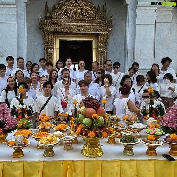 Marsha Vadhanapanich Instagram - วันนี้วันดีมาร่วมพิธีบวงสรวงที่ศาลหลักเมืองกรุงเทพ กับ Boyd Extra band และพี่ๆน้องๆ ค่ะ เฮงๆปังๆ รวยๆ ทุกๆคนนะคะ เนื่องในวันคล้ายวันเกิด พี่Boyd นะครับHappy Birthday ด้วยนะคะ ขอให้เจริญรุ่งเรืองในหน้าที่การงาน ตลอดทุกงานนะคะ เอาบุญมาฝากทุกคนด้วยนะ #marshairis 📸ขอบคุณเม้ยด้วยถ่ายให้ตลอดงาน @meilovezzz 🙏🏻🙏🏻🙏🏻สาธุอนุโมทนา